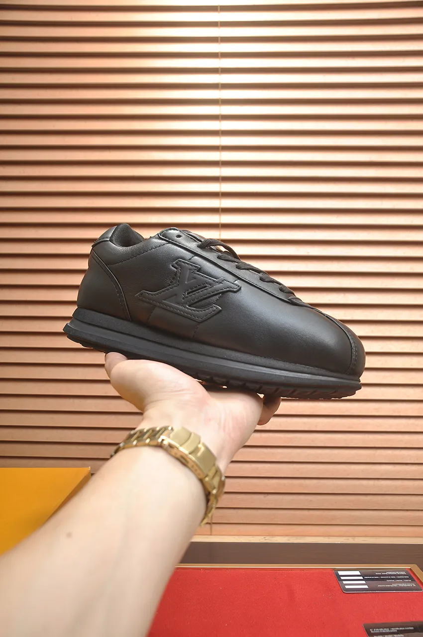 Men's shoes 💰700💶[LOUIS VUITTON] (couples 💑 style) new original order 🍀LV Louis Vuitton * - top version of LV classic trendy shoes! Made of imported original fabrics, mesh lining, and original wear-resistant rubber foam outsole! High quality products! Size (female 35-40) (male 38-44)